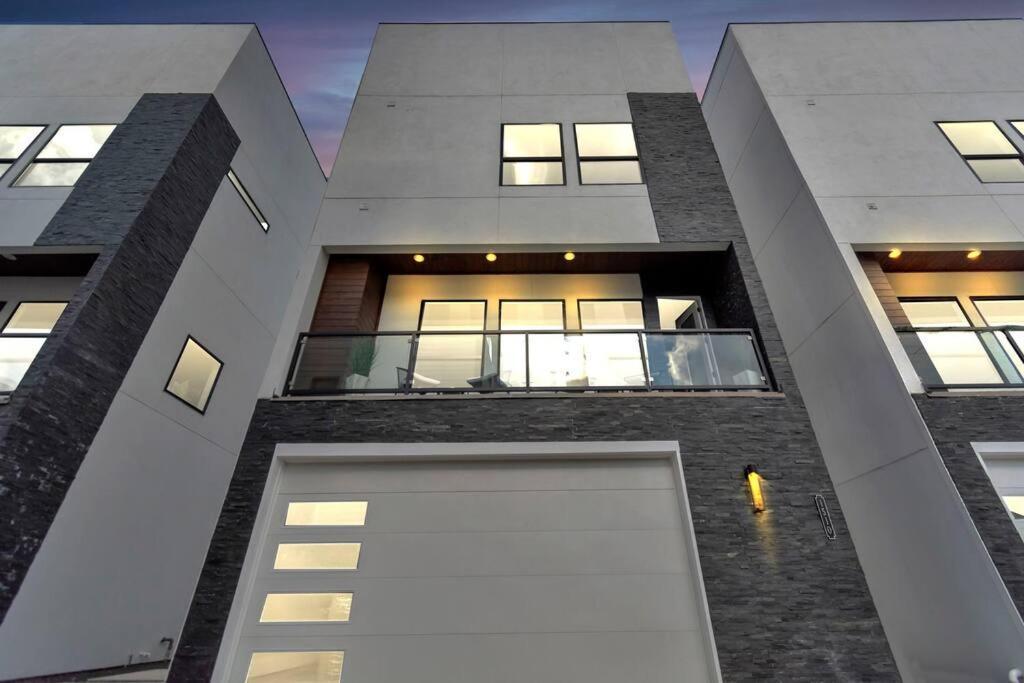 The Suite Spot! Downtown Skyline Views! Sleeps 12 Houston Extérieur photo