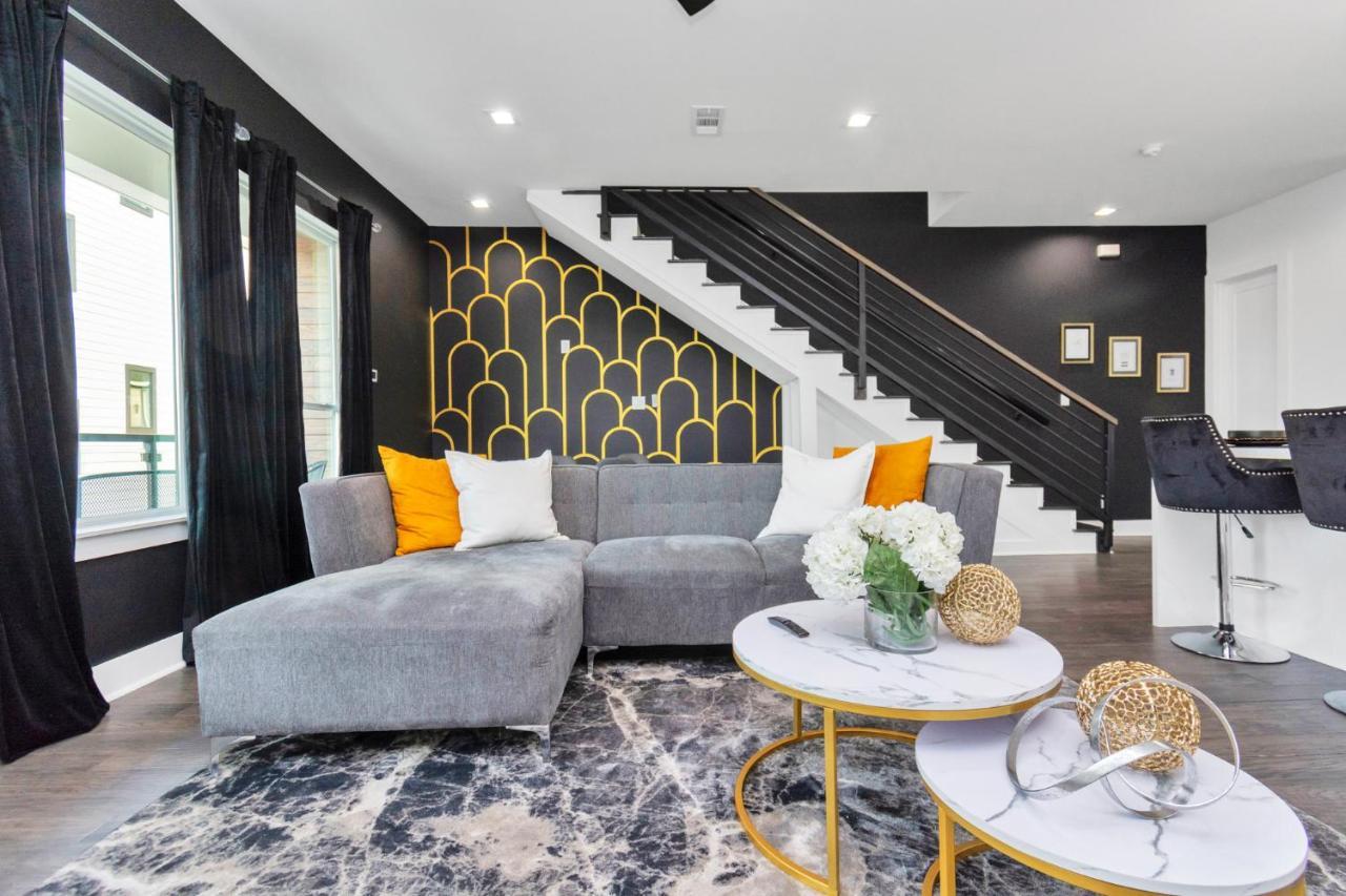 The Suite Spot! Downtown Skyline Views! Sleeps 12 Houston Extérieur photo
