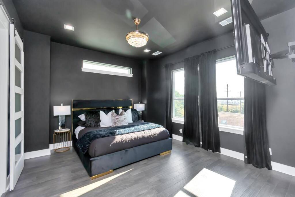 The Suite Spot! Downtown Skyline Views! Sleeps 12 Houston Extérieur photo