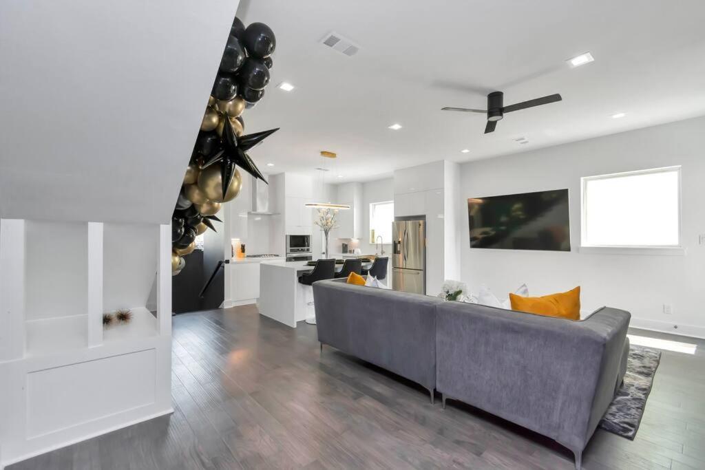 The Suite Spot! Downtown Skyline Views! Sleeps 12 Houston Extérieur photo
