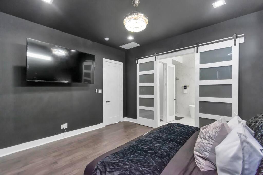 The Suite Spot! Downtown Skyline Views! Sleeps 12 Houston Extérieur photo