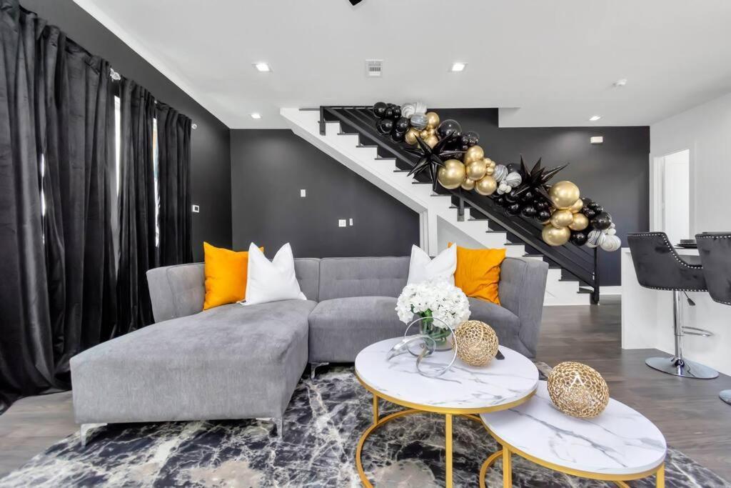 The Suite Spot! Downtown Skyline Views! Sleeps 12 Houston Extérieur photo