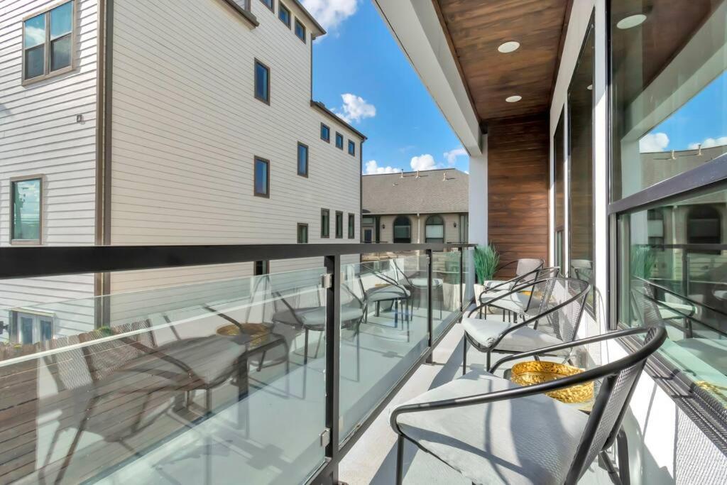 The Suite Spot! Downtown Skyline Views! Sleeps 12 Houston Extérieur photo